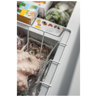 Hotpoint CS1A250HFA 101cm FrostAway Chest Freezer in White 252 Litre