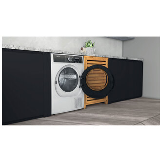 Hotpoint H8D93WBUK 9kg Heat Pump Condenser Dryer in White A Rated