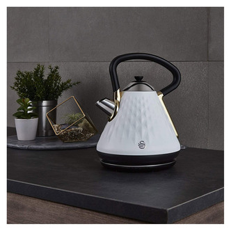Swan Gatsby White and Gold 1.7 Litre Pyramid Kettle, 3 KW Rapid Boil, Diamond Pattern Design, Matte White with Gold Accents, SK14080WHTN