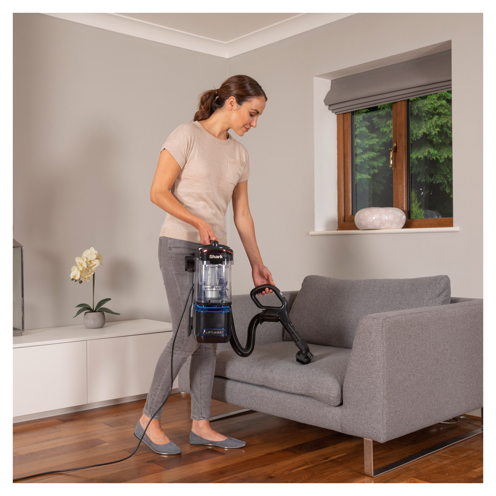Shark NV602UK Shark Lift Away Upright Vacuum Cleaner in Black, photo 5